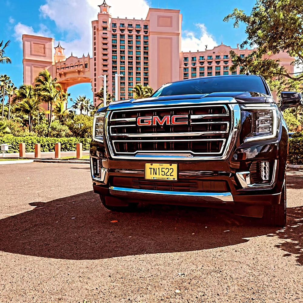 The GMC Yukon, plate TN1522, in front of Atlantis
